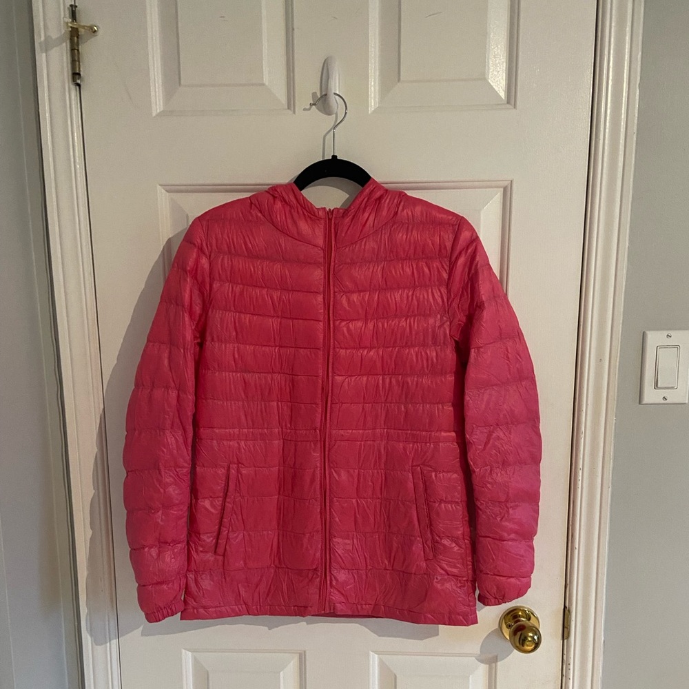 Uniqlo ultra light down puffer jacket with hood